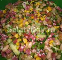 Салат с кукурузой и кириешками и колбасой рецепт с фото