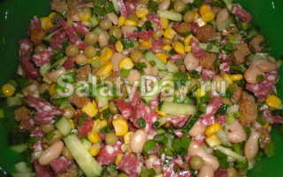 Салат с кукурузой и кириешками и колбасой рецепт с фото