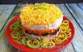 Салат с черносливом курицей и корейской морковью рецепт с фото пошагово