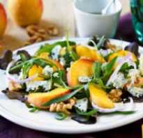 Рецепт салата с консервированными персиками